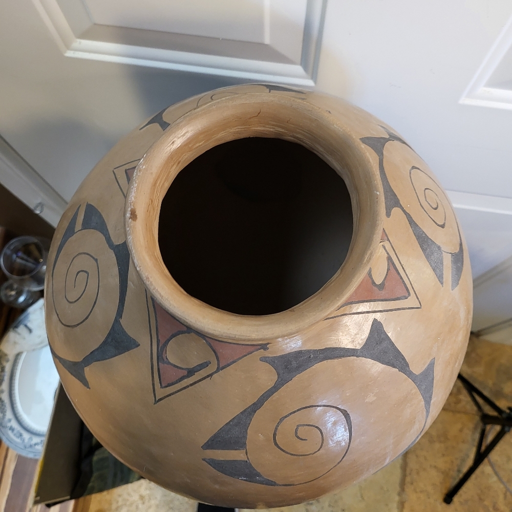 Vintage Southwestern Hand Made / Painted Pueblo Pottery 10"×12.5" - Picture 6 of 10